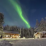 Resort Old Pine Husky