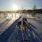 Old Pine Husky Resort Sompujarvi