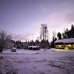 Old Pine Husky Sompujarvi