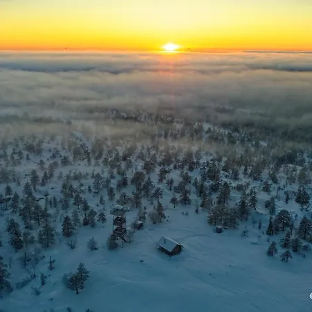 Old Pine Husky Station touristique Sompujarvi