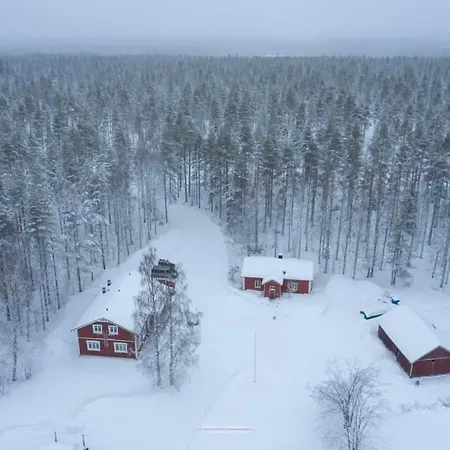 Old Pine Husky Resort *