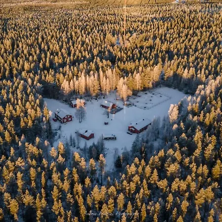 Old Pine Husky Resort Sompujarvi