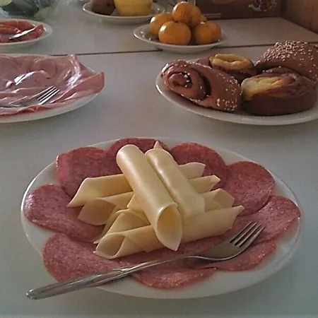 Old Pine Husky Lomakeskus Sompujarvi