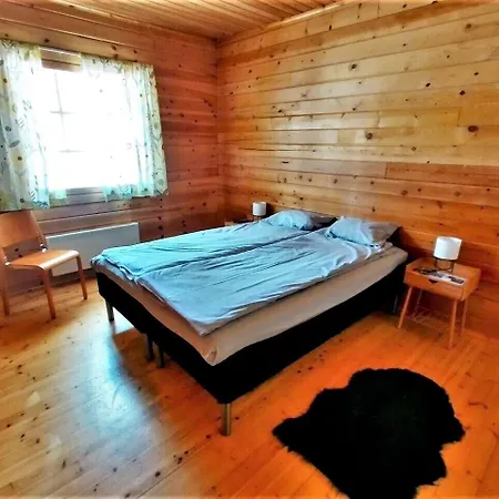 Old Pine Husky Resort