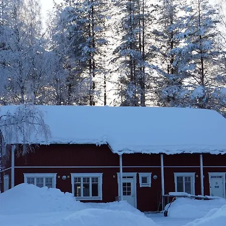 Lomakeskus Old Pine Husky Sompujarvi