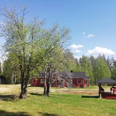Old Pine Husky Resort *