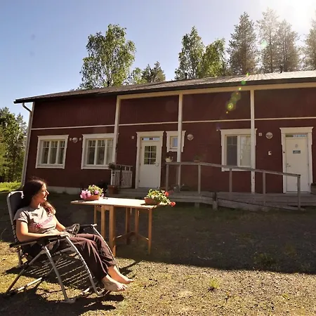 Old Pine Husky Resort Sompujarvi