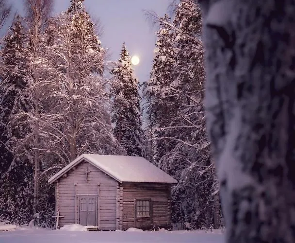 Resort Old Pine Husky Sompujarvi