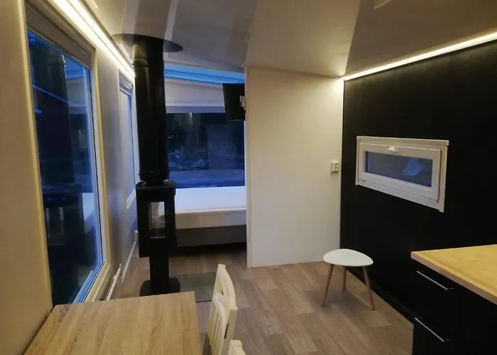 Old Pine Husky Resort *